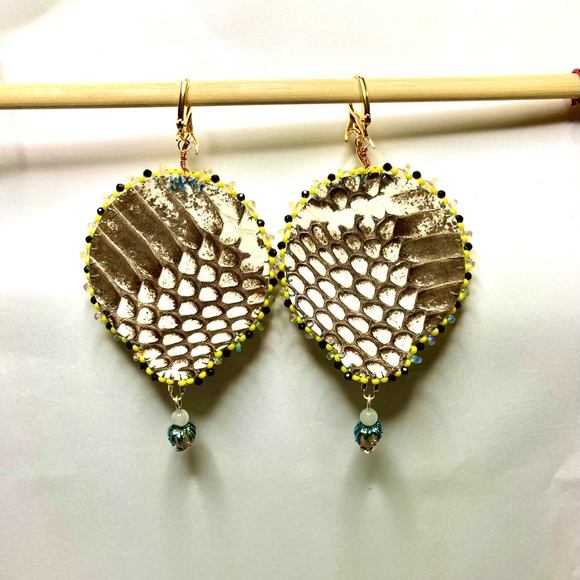 Beaded Beadwork Carved Antler Moose and Black/Ethiopian Opal Drop Earrings - Picture 9 of 10